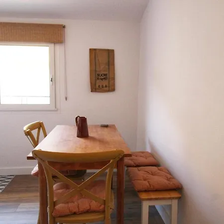 Apartment 1 Min To Central Beach